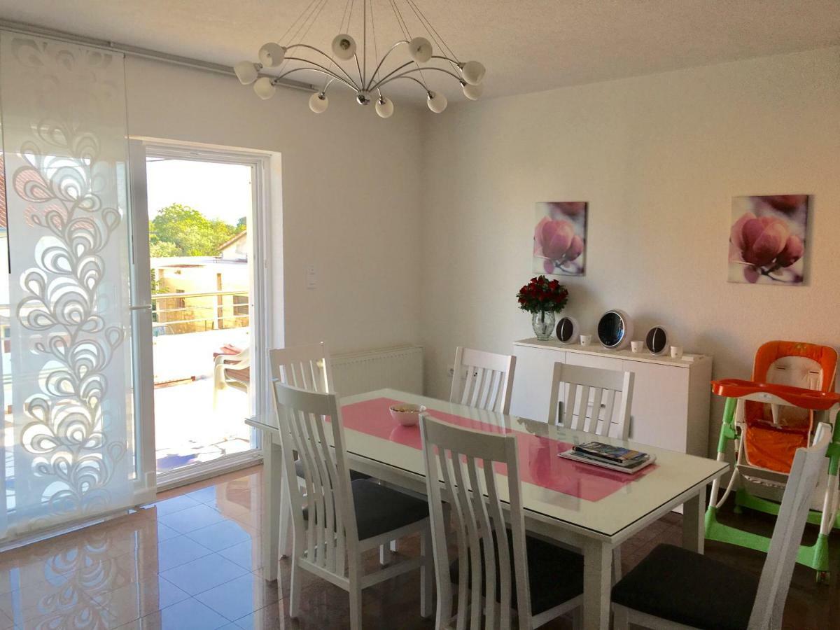 דירות Kaštela Haus Grace מראה חיצוני תמונה